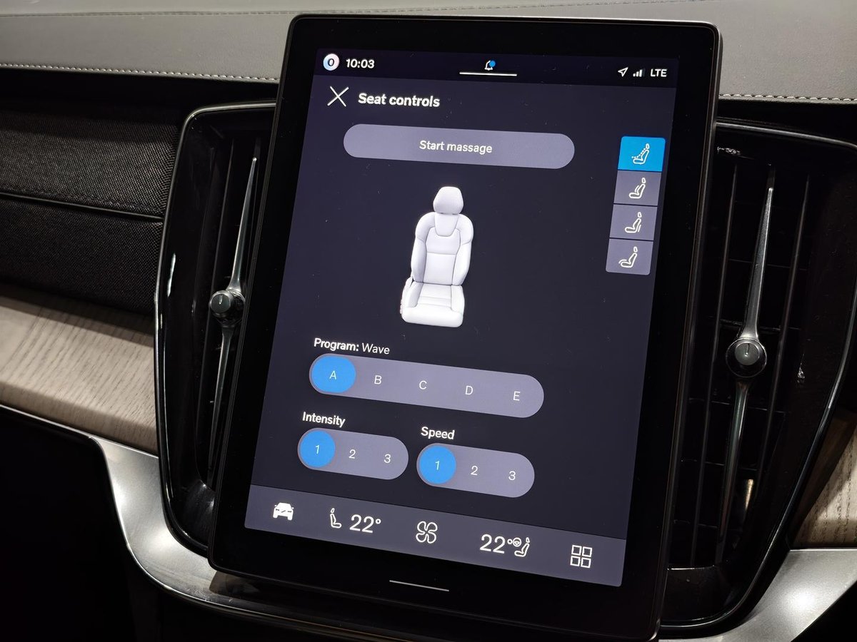 2025 Volvo XC90 Ultra B5 Dark MY26 AWD image 18