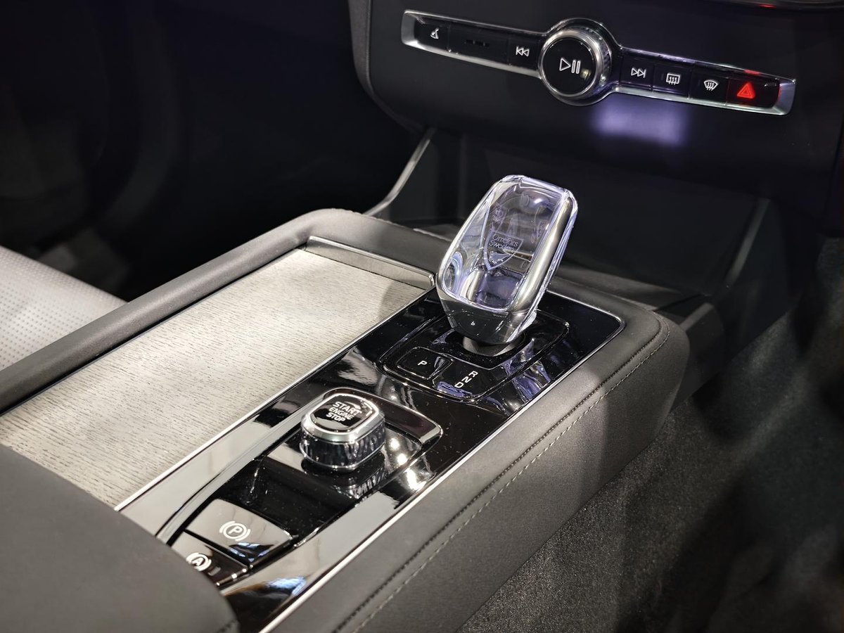 2025 Volvo XC90 Ultra B5 Dark MY26 AWD image 19