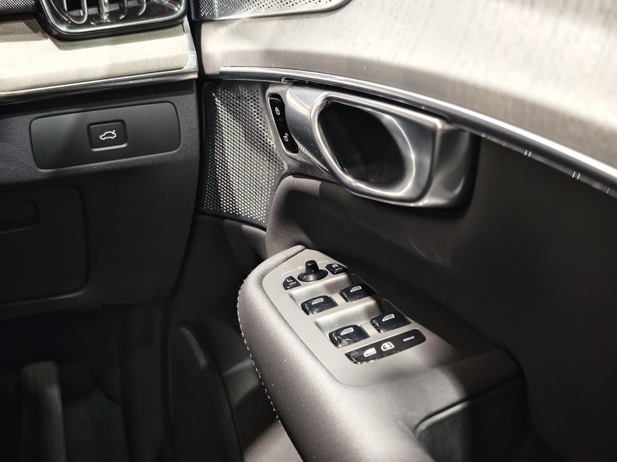2025 Volvo XC90 Ultra B5 Dark MY26 AWD image 22