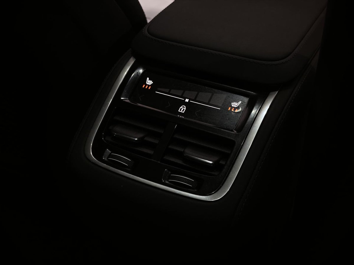 2025 Volvo XC90 Ultra B5 Dark MY26 AWD image 25