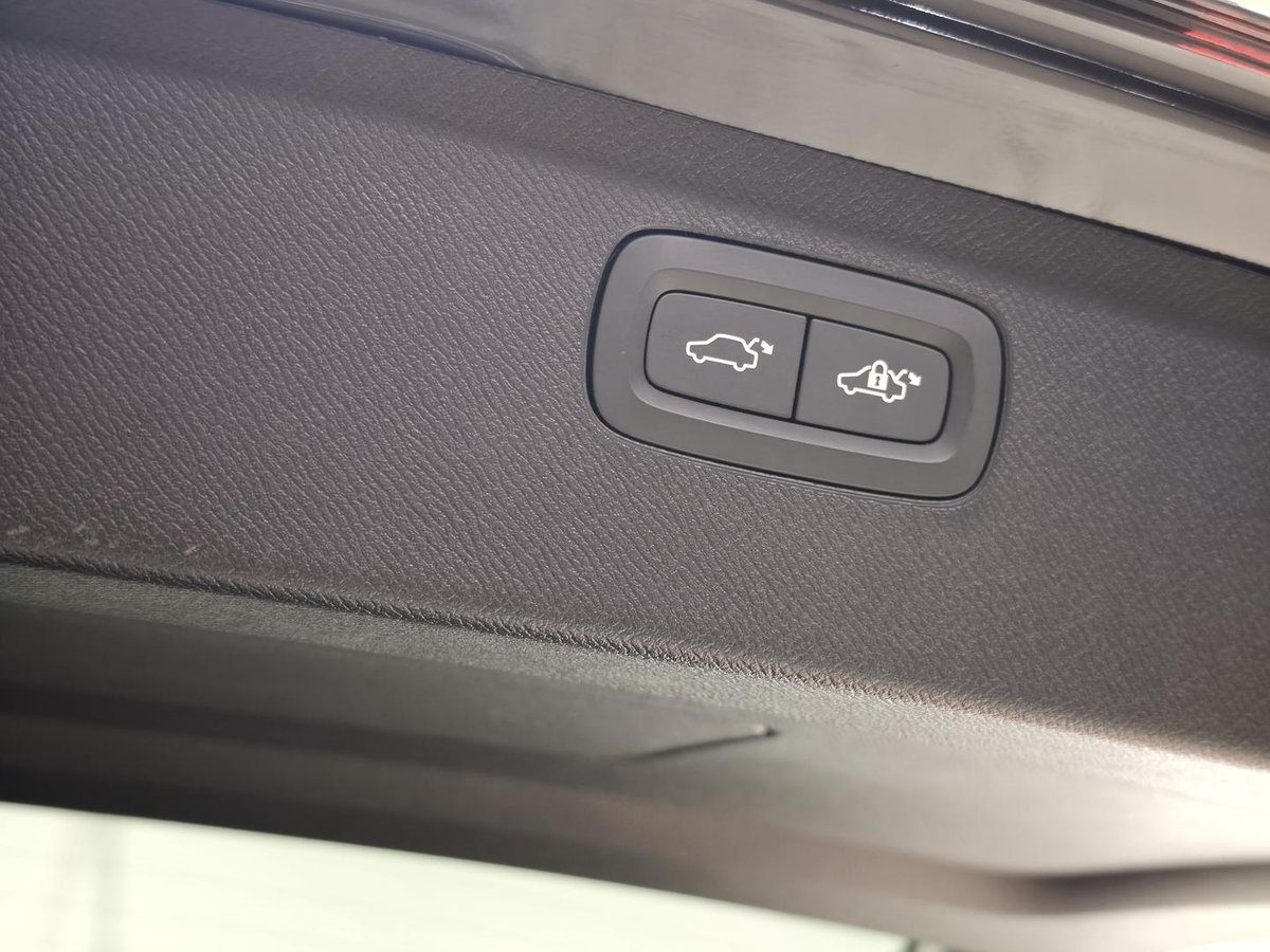 2025 Volvo XC90 Ultra B5 Dark MY26 AWD image 28