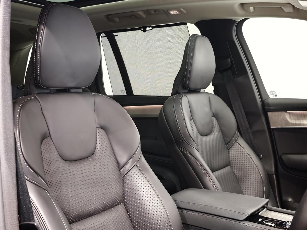 2025 Volvo XC90 Ultra B5 Dark MY26 AWD image 8