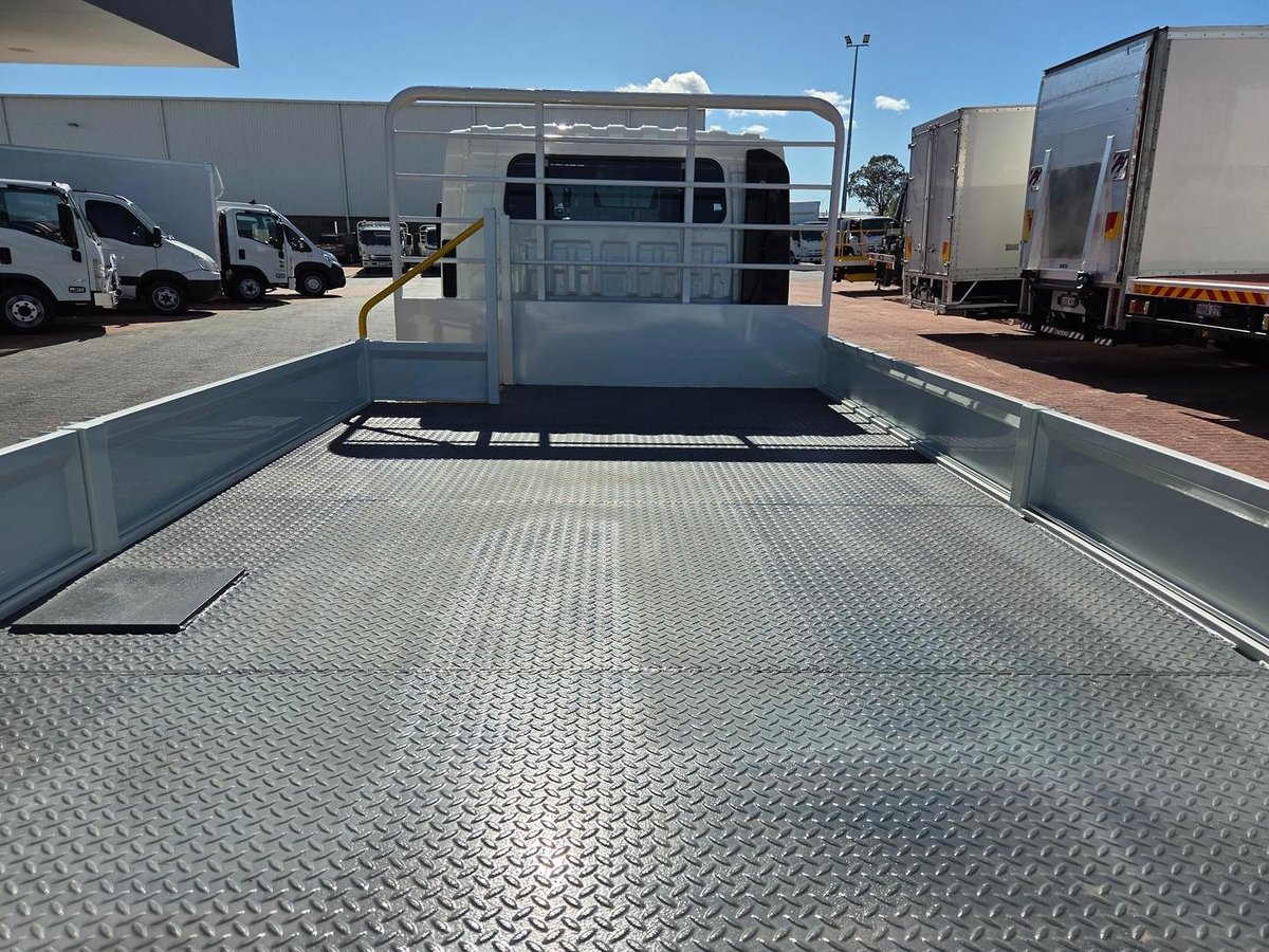 2022 Isuzu Npr65-190  Amt 3 Ton Crew Cab image 12