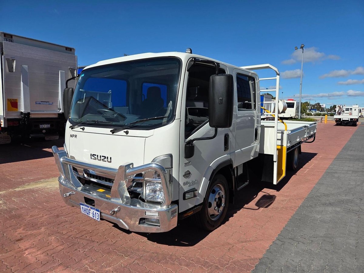 2022 Isuzu Npr65-190  Amt 3 Ton Crew Cab image 15