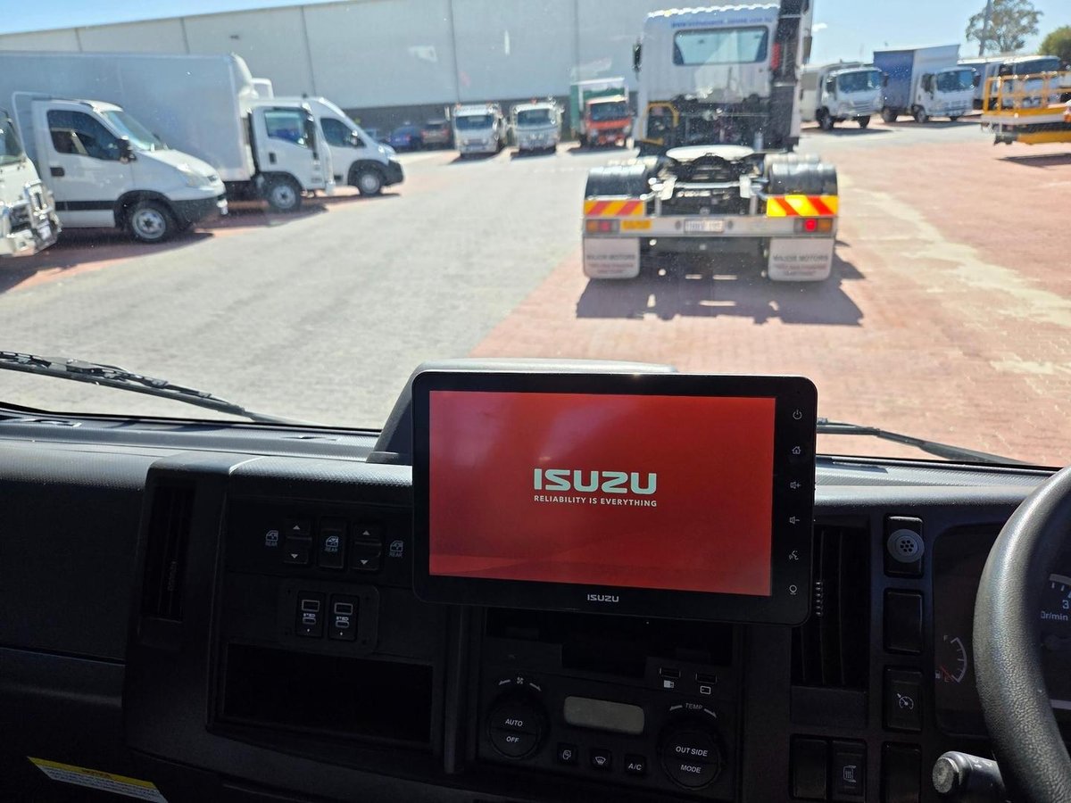 2022 Isuzu Npr65-190  Amt 3 Ton Crew Cab image 20