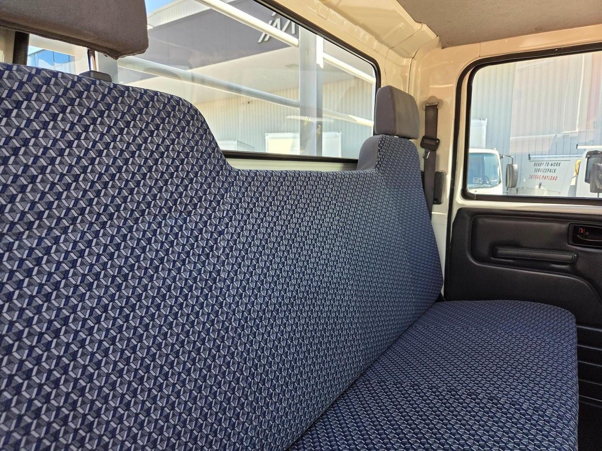 2022 Isuzu Npr65-190  Amt 3 Ton Crew Cab image 21
