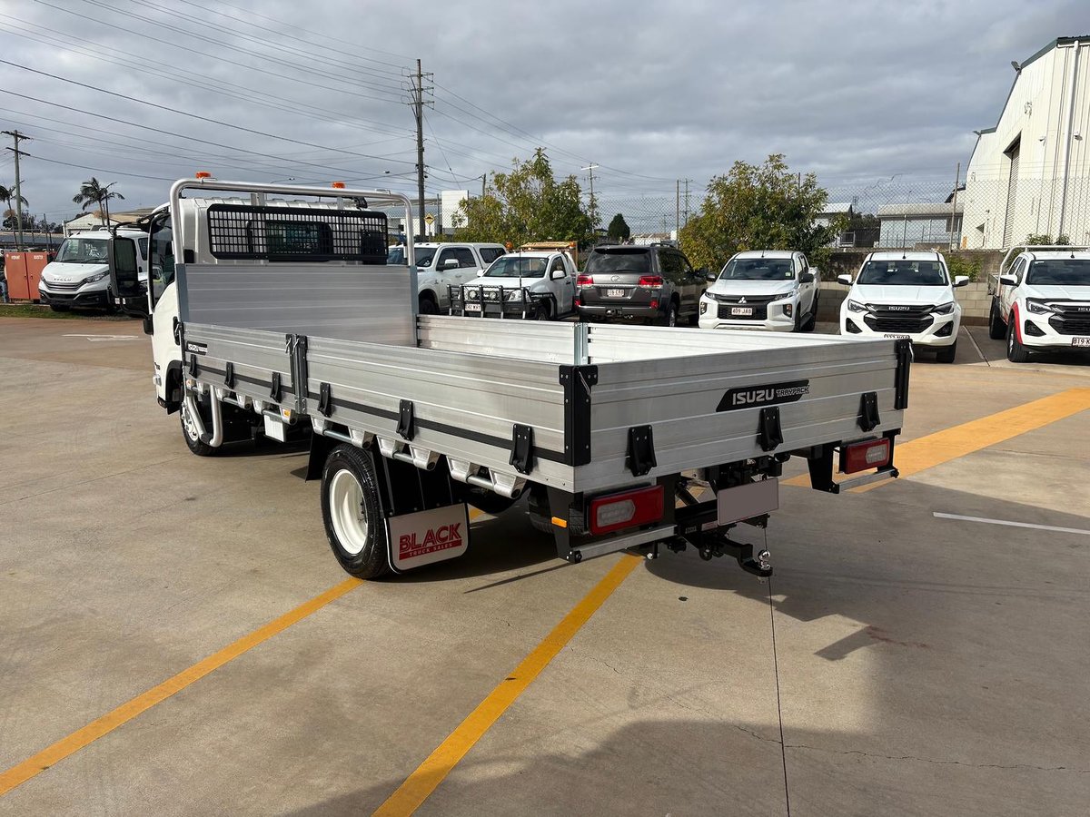 2026 Isuzu N Series image 6