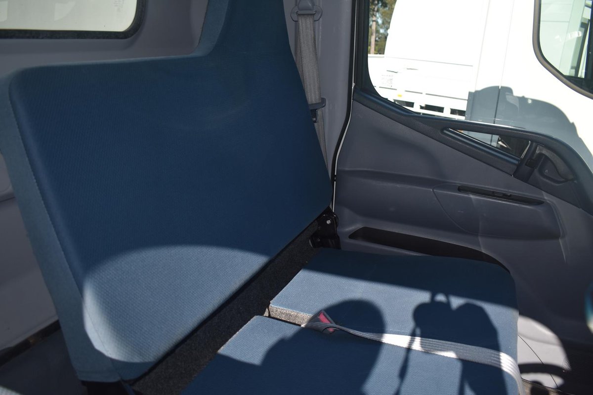 2016 Fuso Canter 515 image 9