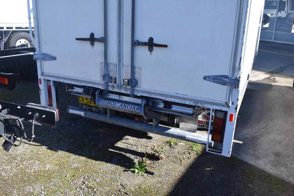 2016 Fuso Canter 515 image 6