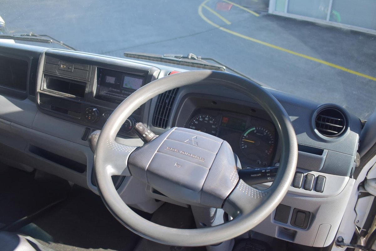 2016 Fuso Canter 515 image 8