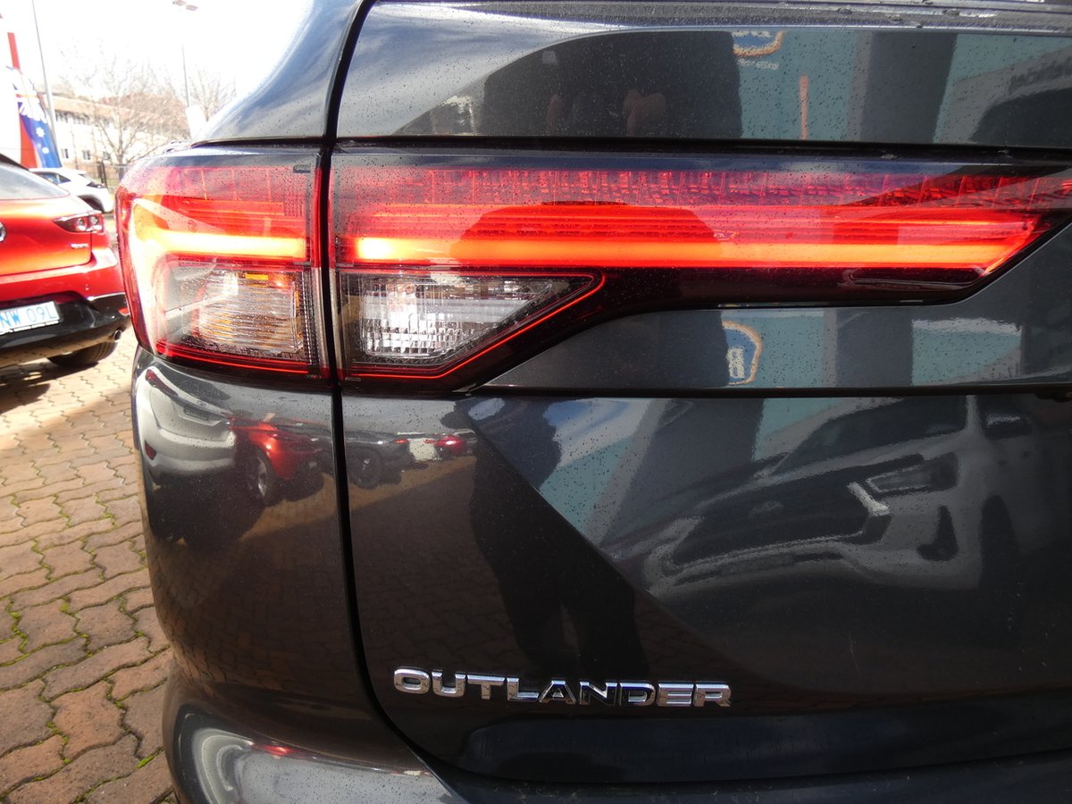 2024 Mitsubishi Outlander PHEV Exceed ZM MY24 AWD image 13