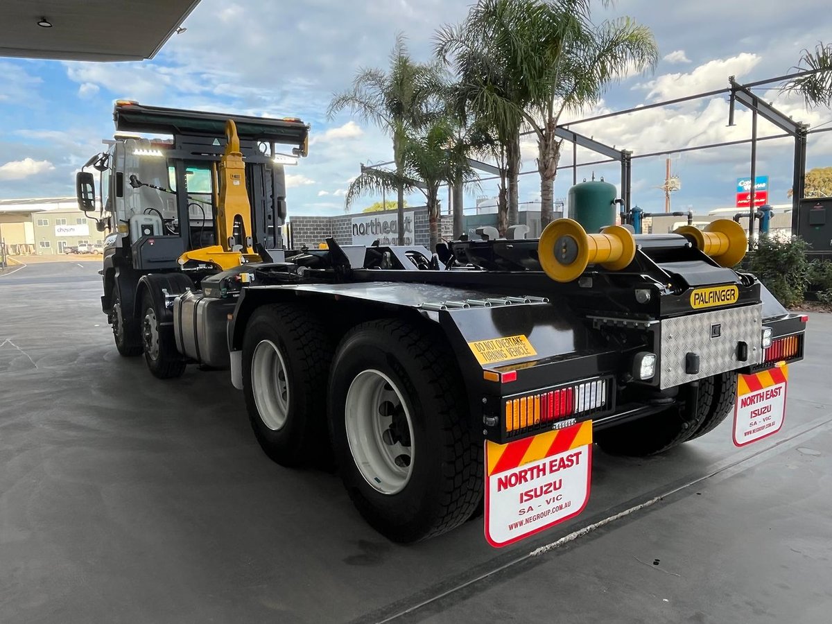 2025 Isuzu F Series FYJ 320-355 AT R60 image 5