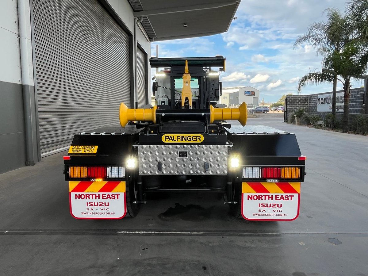 2025 Isuzu F Series FYJ 320-355 AT R60 image 4