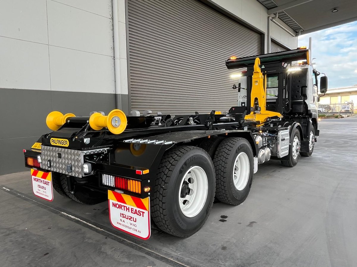 2025 Isuzu F Series FYJ 320-355 AT R60 image 3