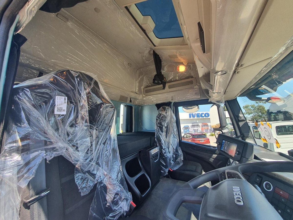 2026 Iveco S-Way AT230 image 14