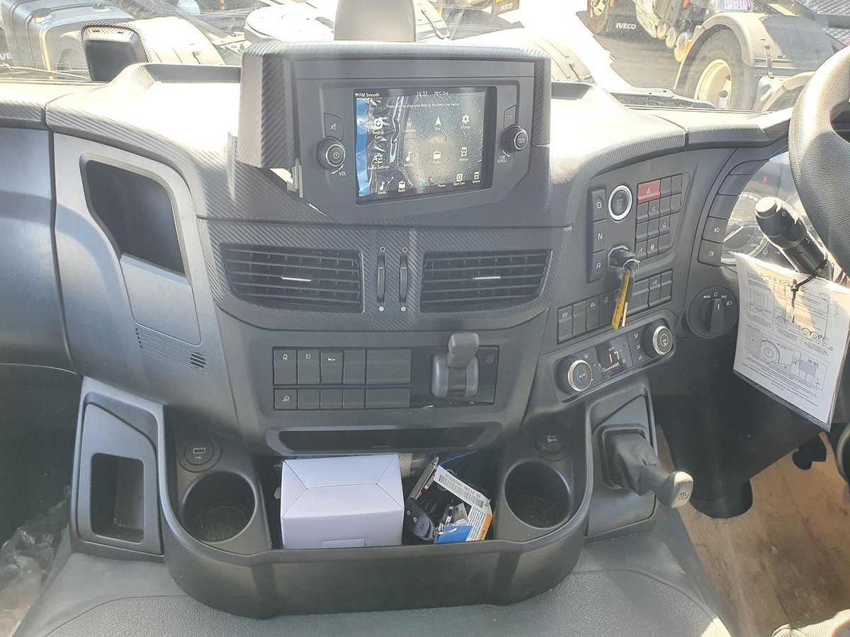 2026 Iveco S-Way AT230 image 28