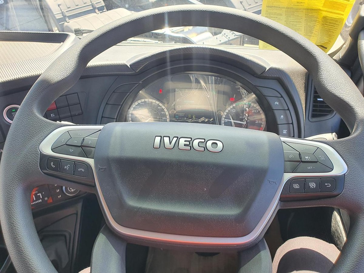 2026 Iveco S-Way AT230 image 21