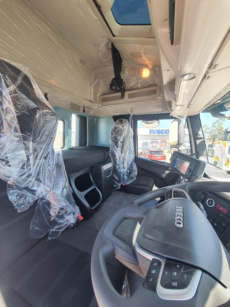 2026 Iveco S-Way AT230 image 16
