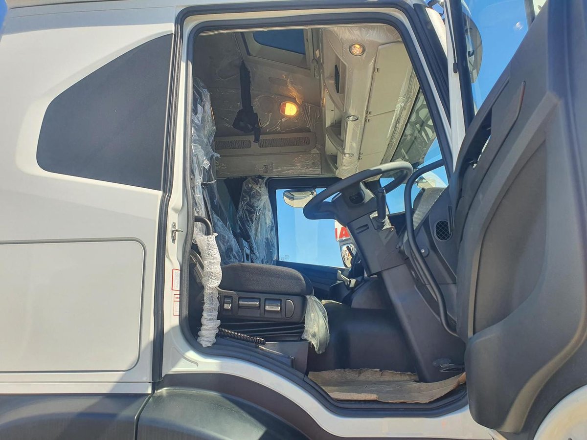 2026 Iveco S-Way AT230 image 12
