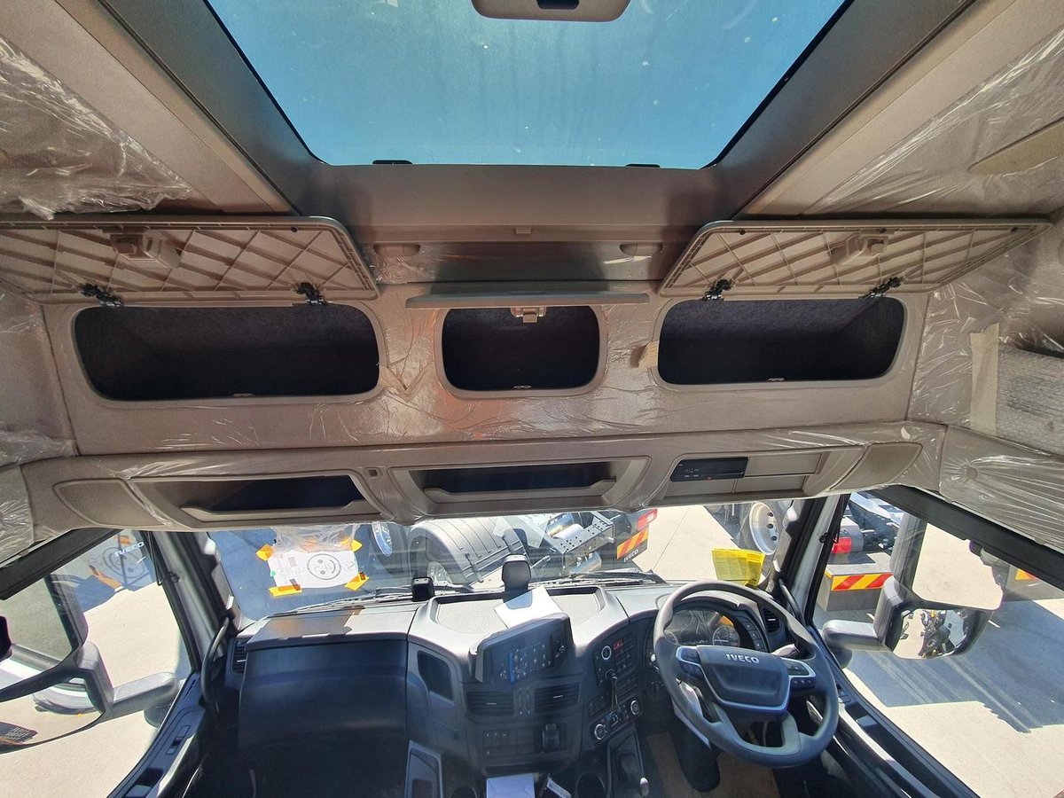 2026 Iveco S-Way AT230 image 25