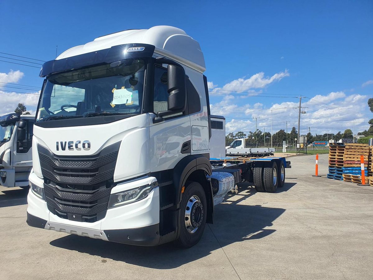 2026 Iveco S-Way AT230 image 6