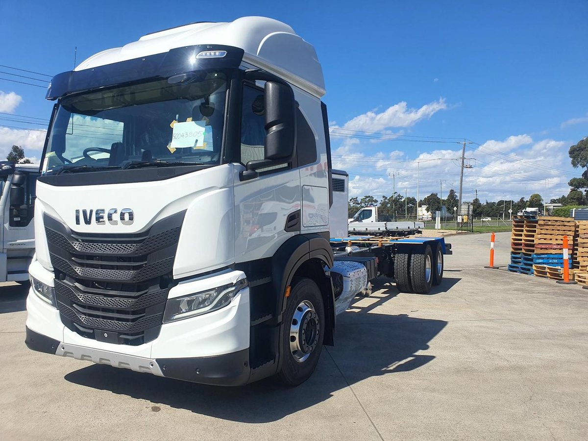 2026 Iveco S-Way AT230 image 5