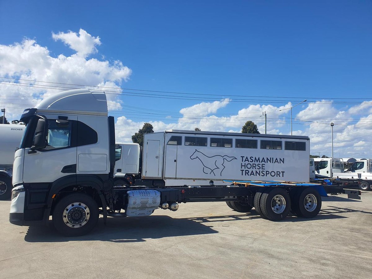 2026 Iveco S-Way AT230 image 9