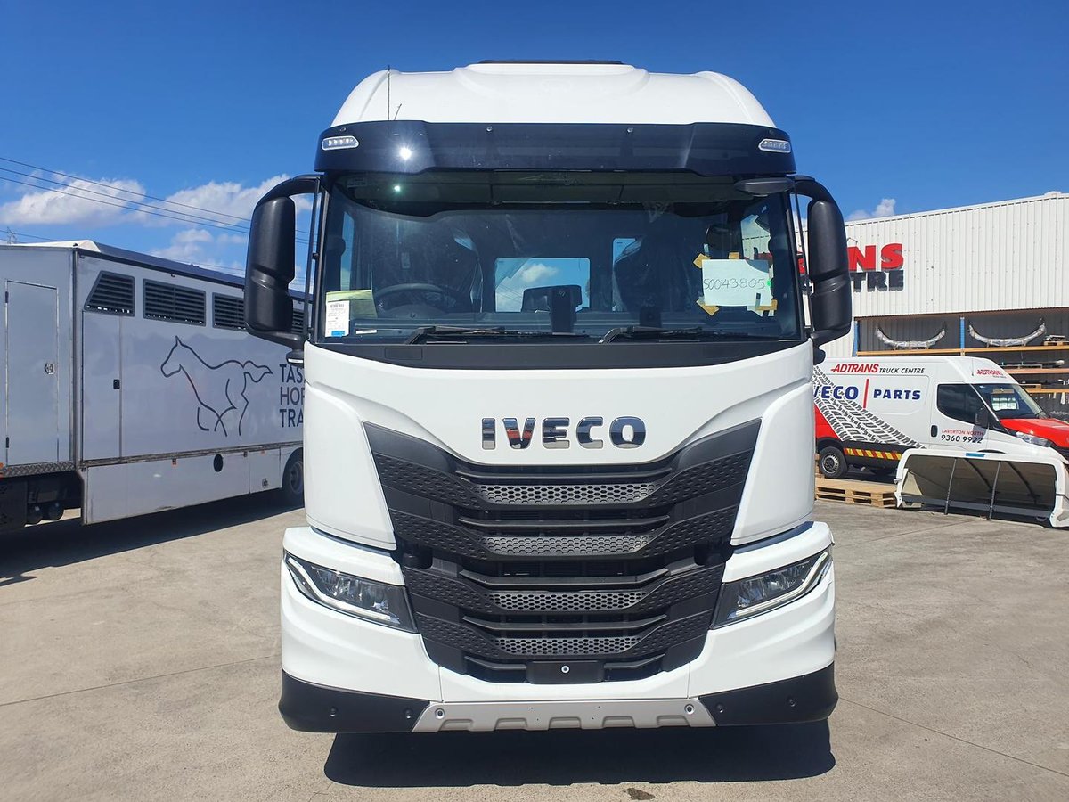 2026 Iveco S-Way AT230 image 8