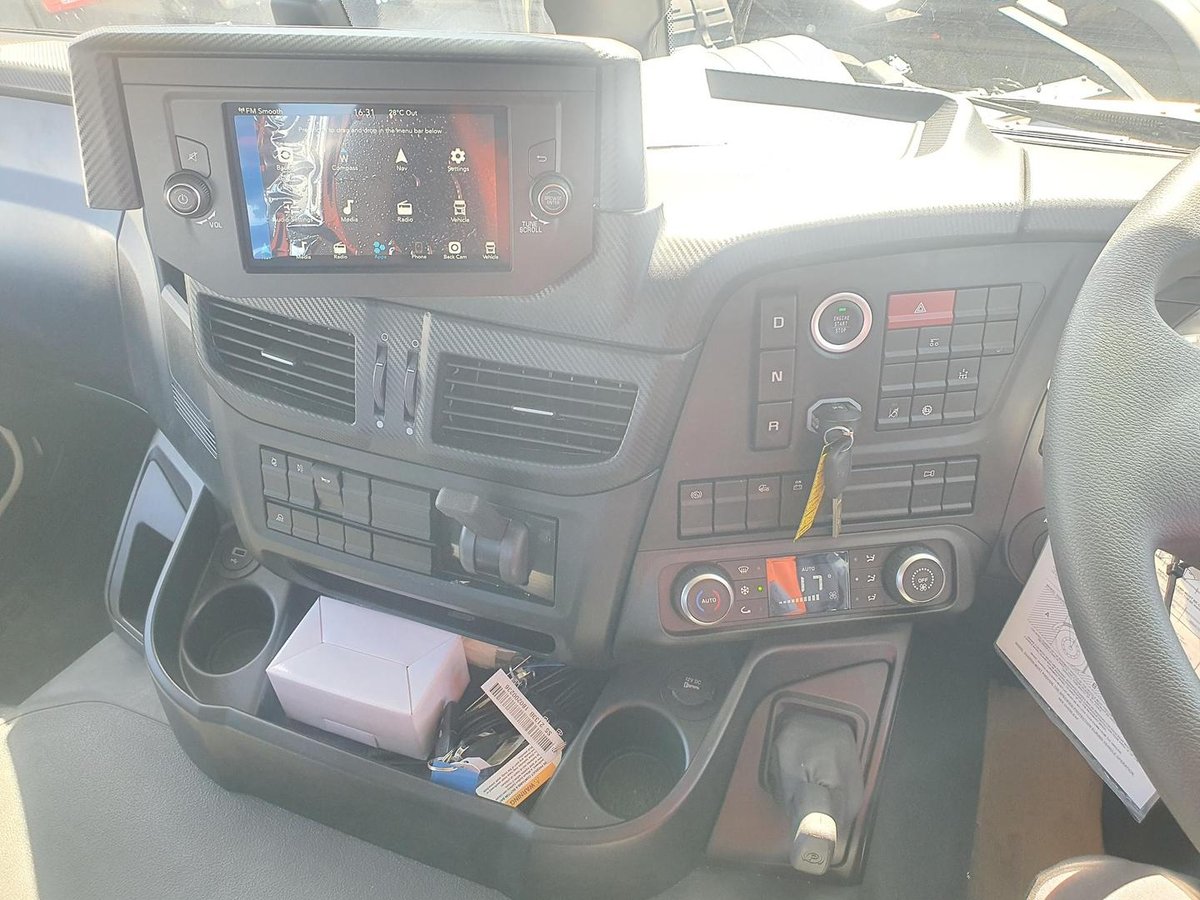 2026 Iveco S-Way AT230 image 18