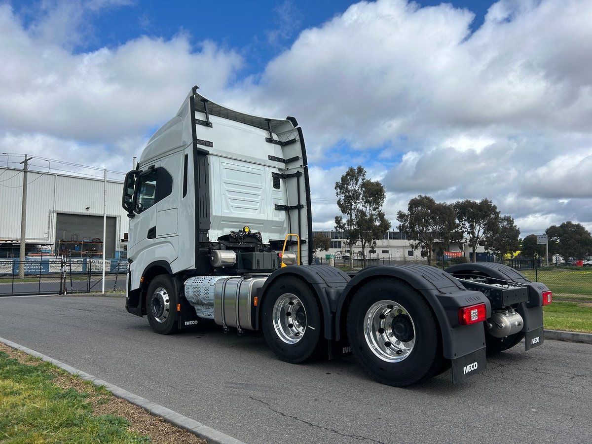 2025 Iveco S-Way AS700 image 4