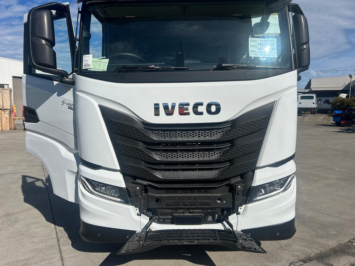 2025 Iveco S-Way AS700 image 27