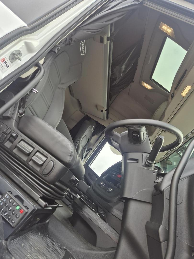2025 Iveco S-Way AS700 image 32