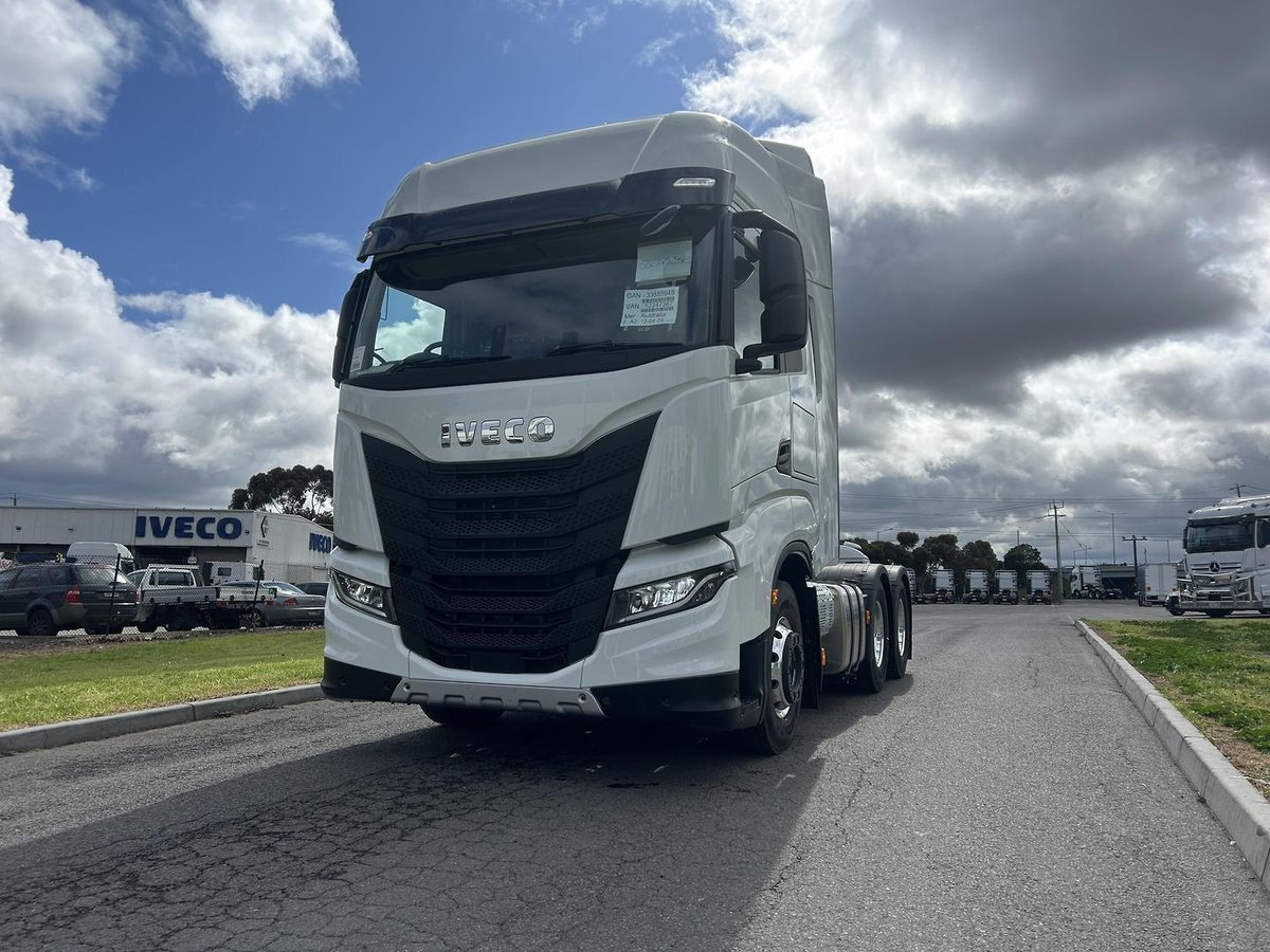 2025 Iveco S-Way AS700 image 2