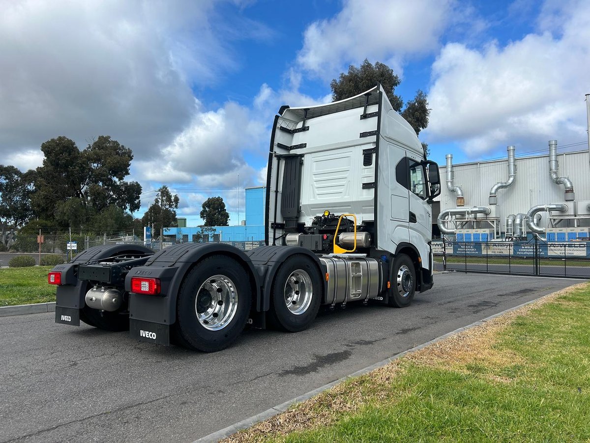 2025 Iveco S-Way AS700 image 6
