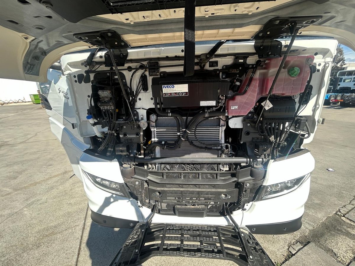 2025 Iveco S-Way AS700 image 26