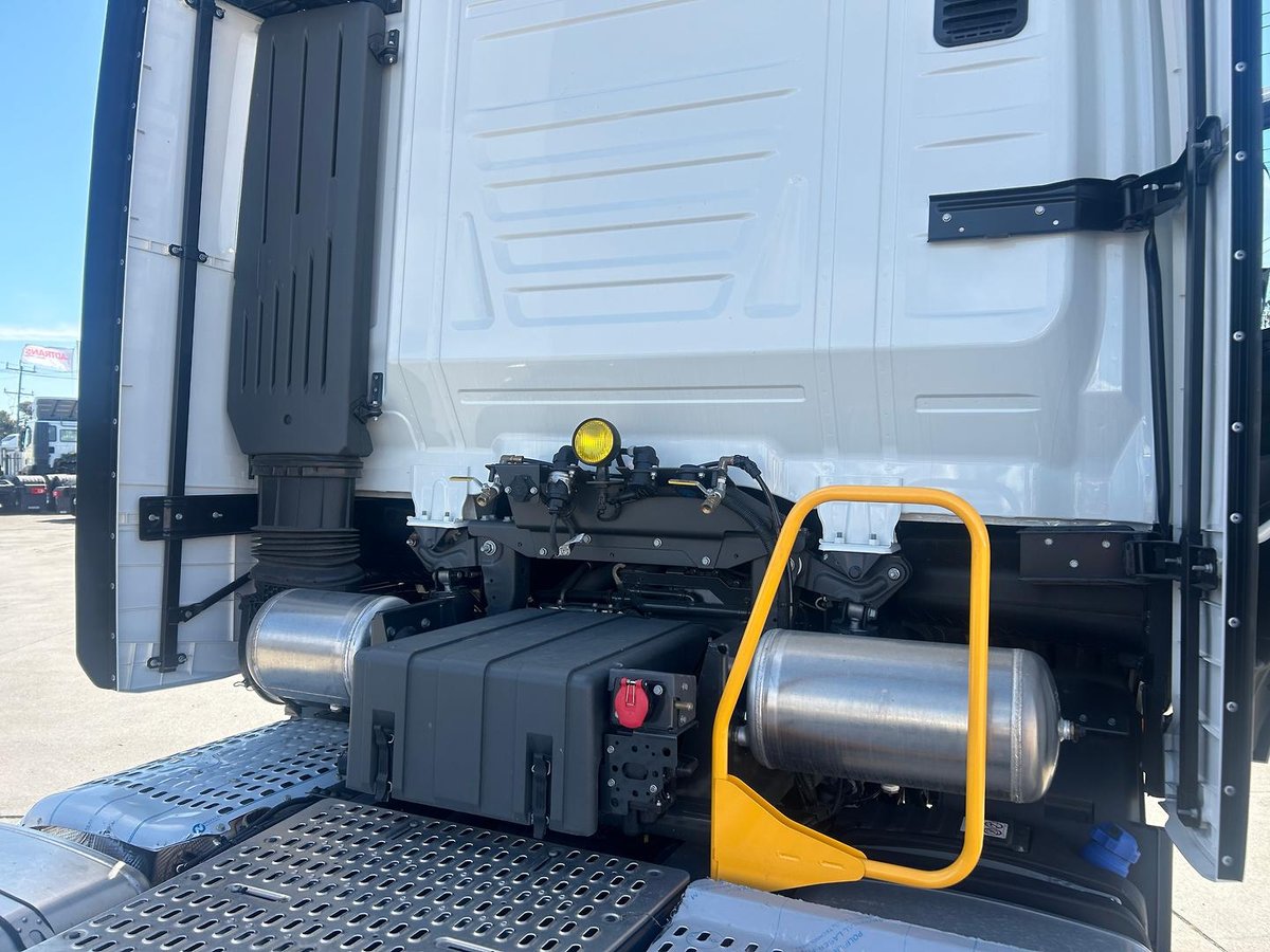 2025 Iveco S-Way AS700 image 25