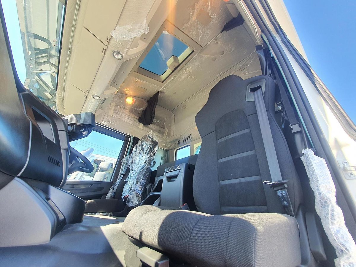 2025 Iveco S-Way AT600 image 6