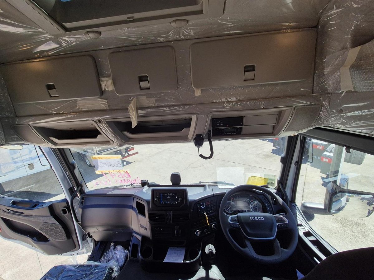 2025 Iveco S-Way AT600 image 14