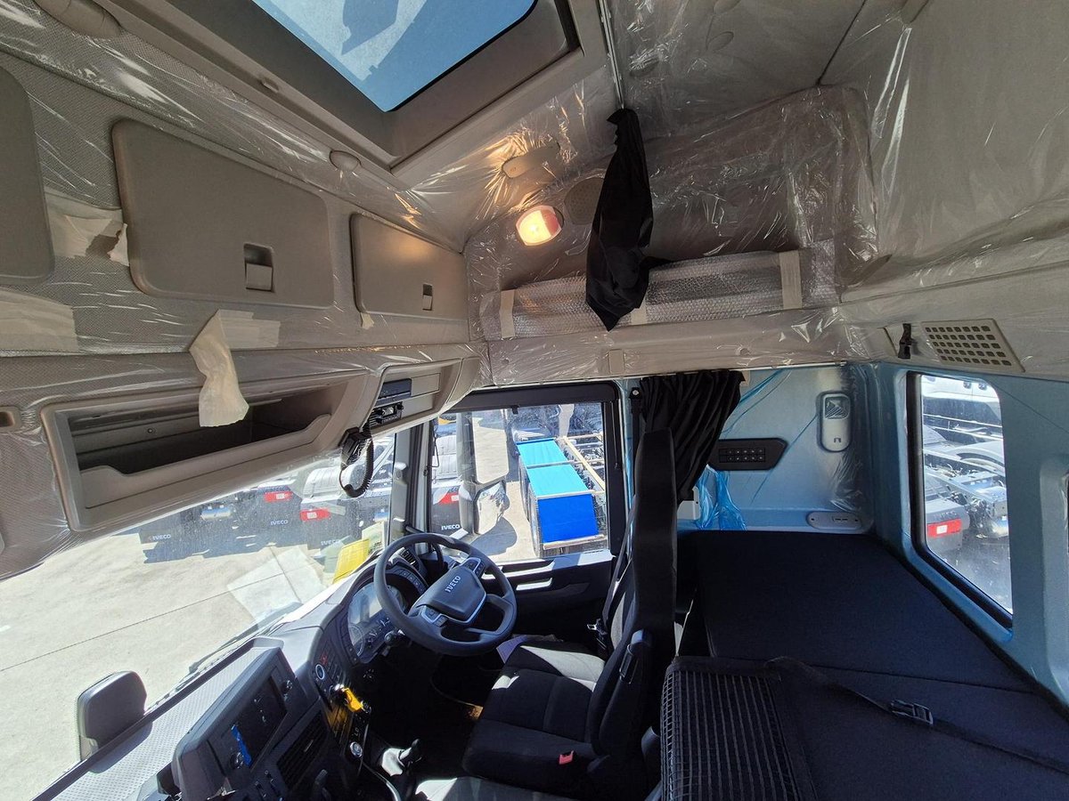 2025 Iveco S-Way AT600 image 12
