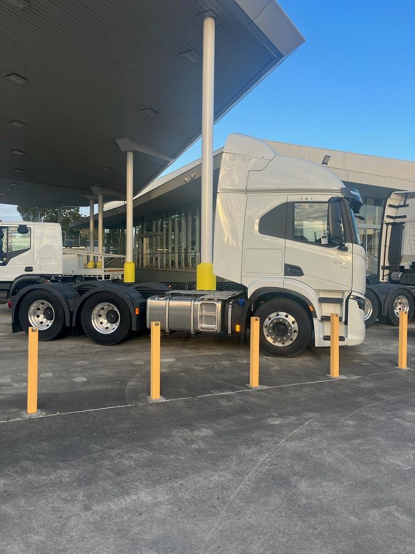 2025 Iveco S-Way AT600 image 2