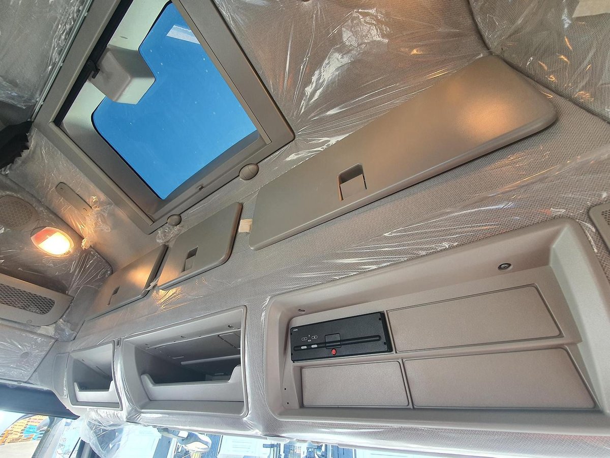 2025 Iveco S-Way AT600 image 19