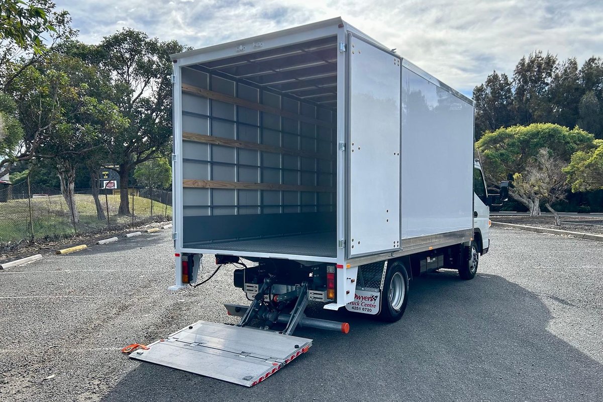 2021 Fuso Canter 615 image 21