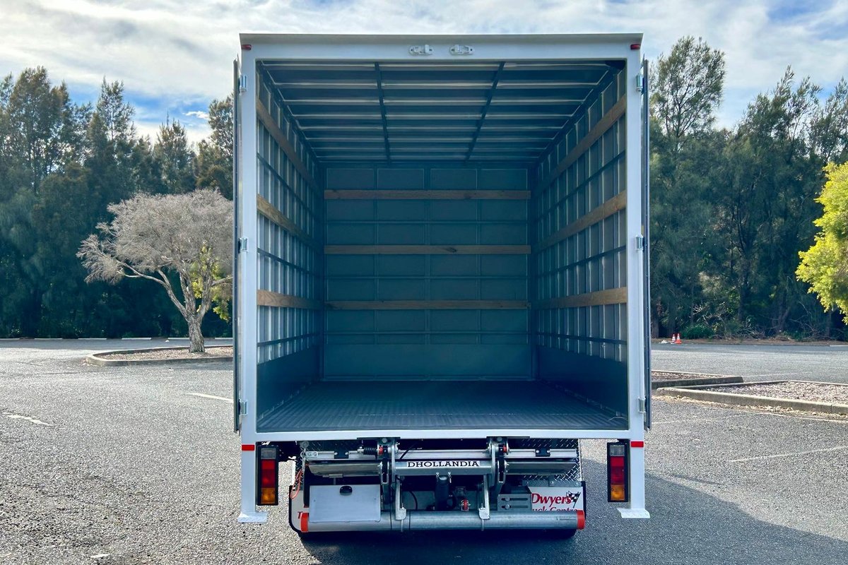 2021 Fuso Canter 615 image 13