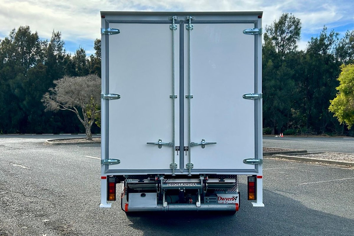 2021 Fuso Canter 615 image 5