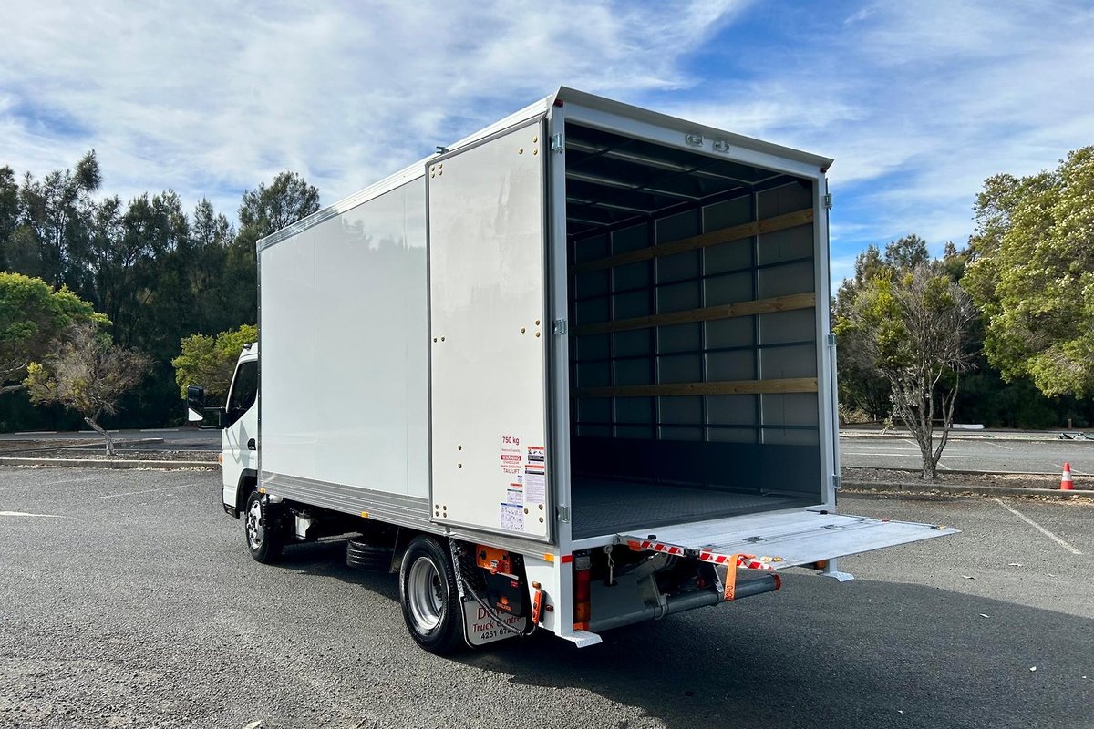 2021 Fuso Canter 615 image 15