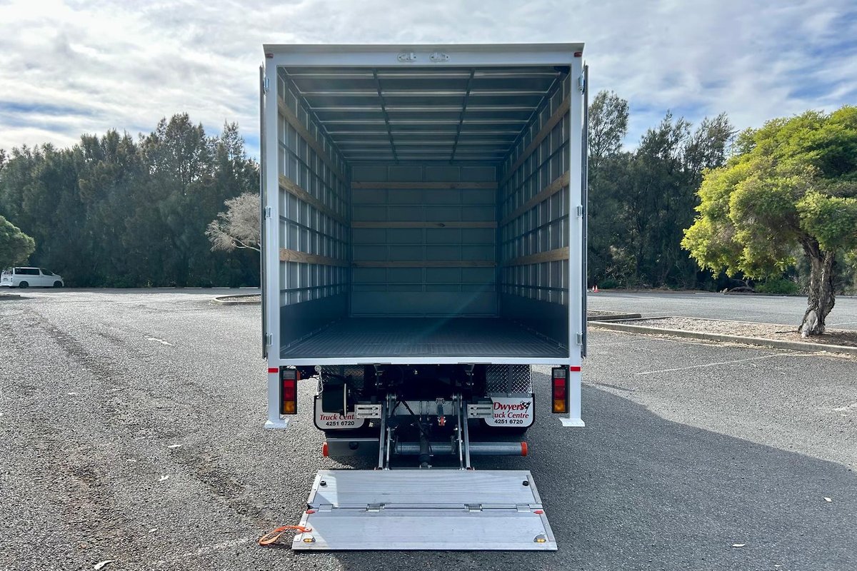 2021 Fuso Canter 615 image 19