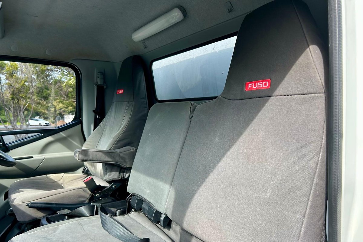 2021 Fuso Canter 615 image 34