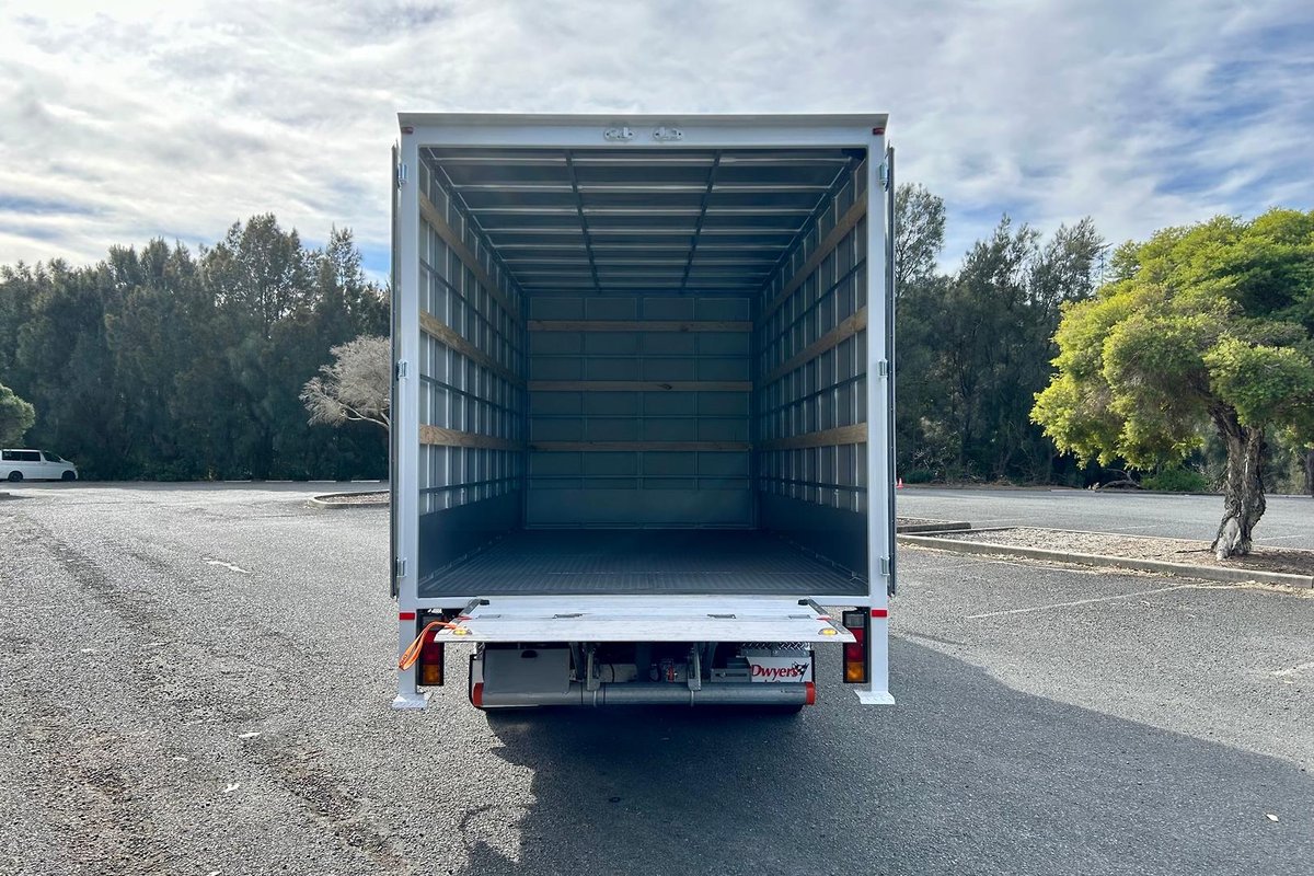 2021 Fuso Canter 615 image 16