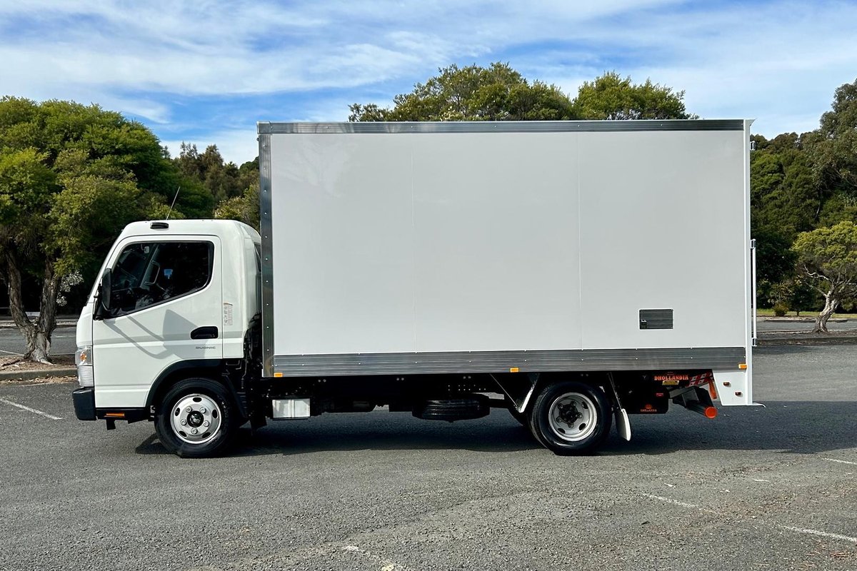 2021 Fuso Canter 615 image 2