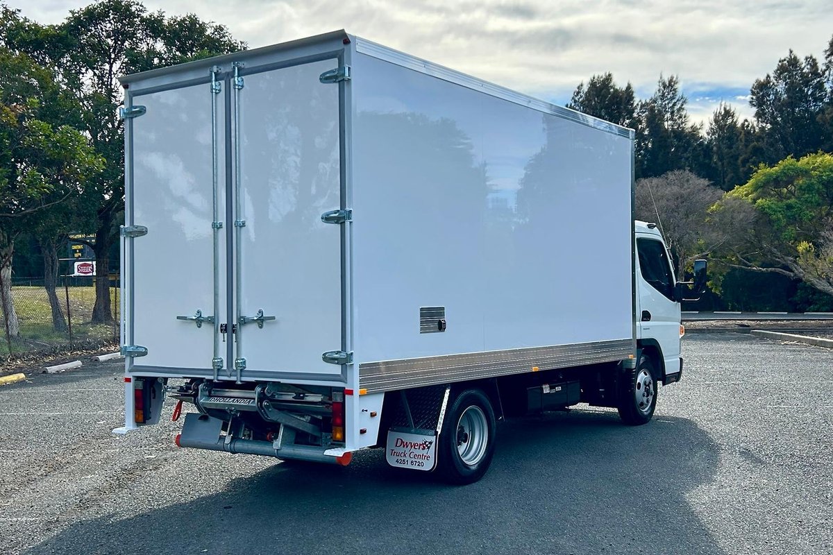 2021 Fuso Canter 615 image 6
